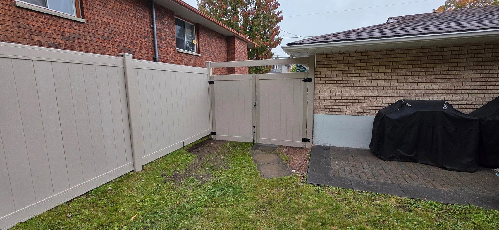 Vinyl fence